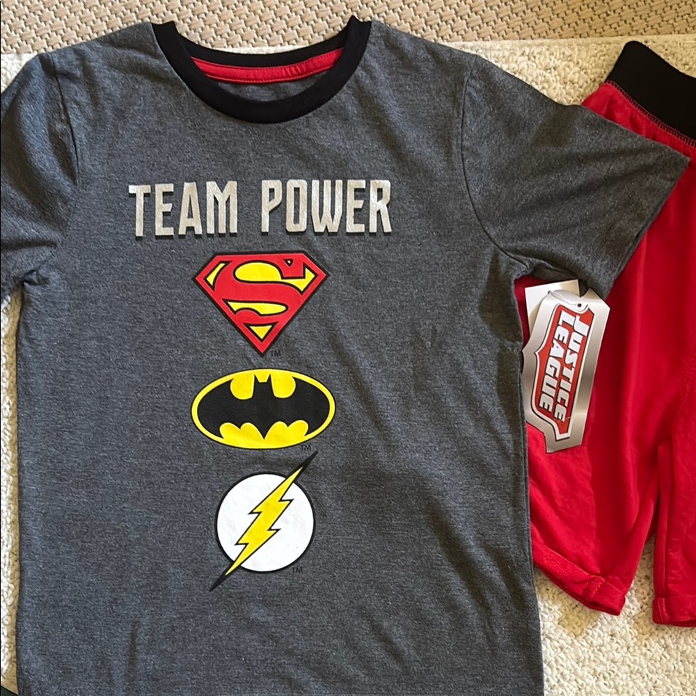 Outfit Justice League boys sizes 4, 5/6 or 7 new 35% cotton 65% polyester shorts